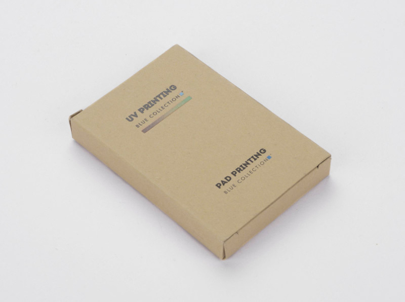 Stojan na telefon s nabíjecími kabely OLIN