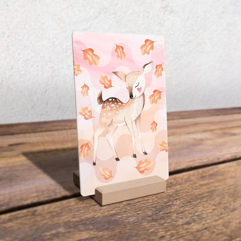 Srna v padajícím listí