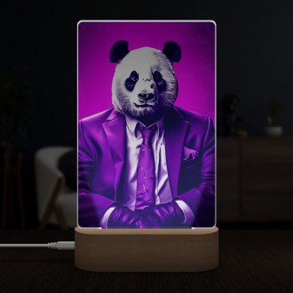 Lampa panda ve fialovém obleku a kravatě