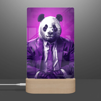 Lampa panda ve fialovém obleku a kravatě