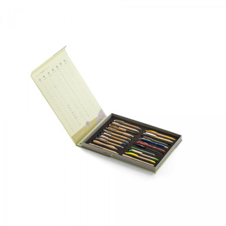 ORGANIC WRITING SHOWCASE. Vzorník s 20 ekologickými kuličkovými pery