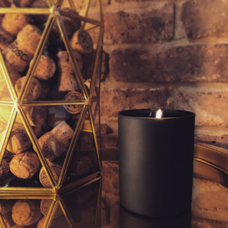 Sójová svíčka 220 g - Black Pomegranate - VERA YOUNG