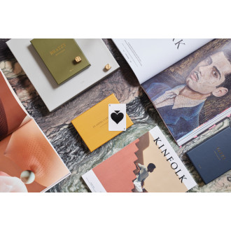 Hra na konferenční stolek VINGA Bratzy