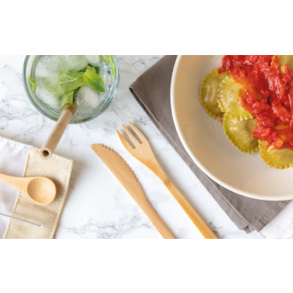 Opakovaně použitelný cestovní příbor z bambusu