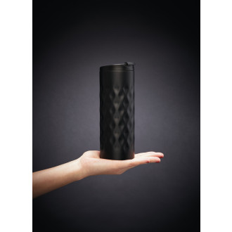 Termohrnek s geometrickým vzorem