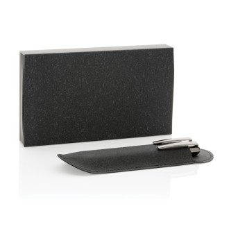 Sada per z recyklované kůže