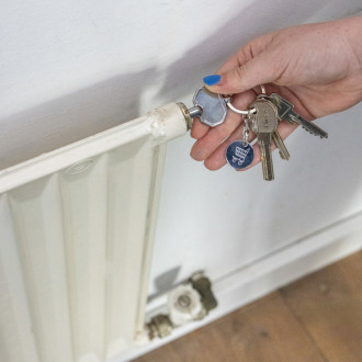 Klíčenka z RCS recykl. slitiny zinku s mincí na košík