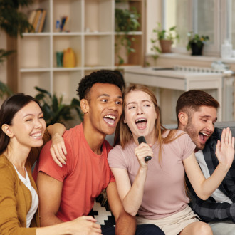 Sada na karaoke s dvojitým mikrofonem Singvibe z RCS plastu