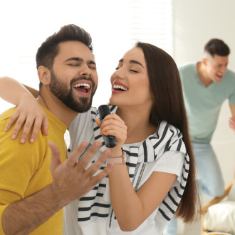 Sada na karaoke s dvojitým mikrofonem Singvibe z RCS plastu
