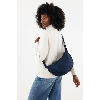 Crossbody Crescent XL z RPET AWARE™  ve tvaru půlměsíce
