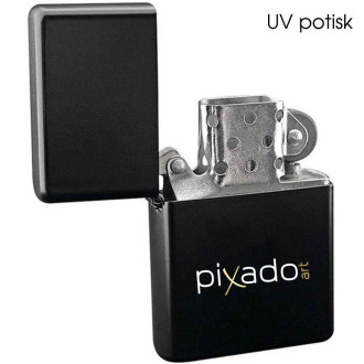 Benzínový zapalovač s matně černým povrchem